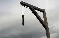پاره شدن طناب دار از گردن ۲ اعدامی در کرج/ کمیته صلح و سازش ورود کرد