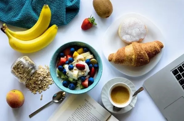 خوردن صبحانه قبل از ۷ صبح موجب افزایش طول عمر می شود