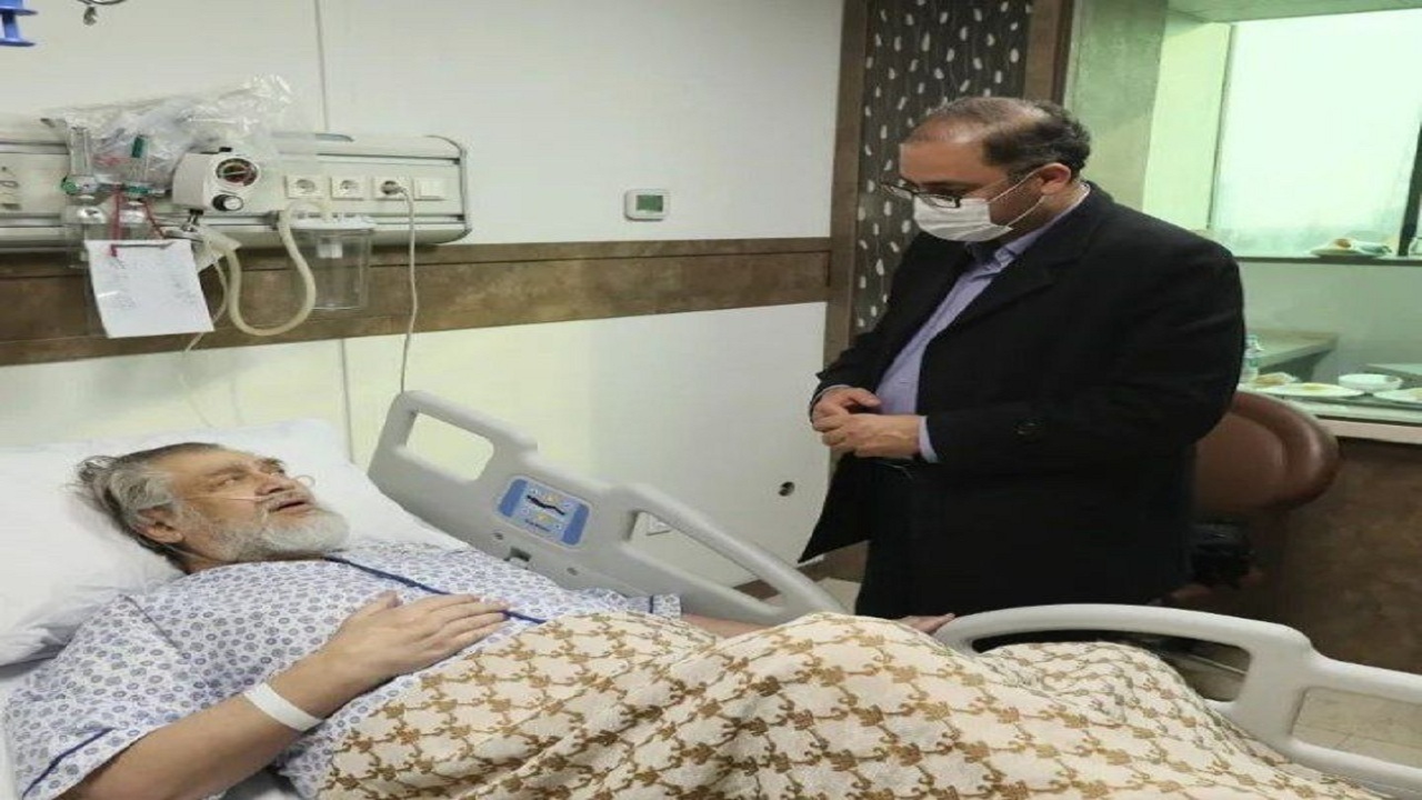 نادر طالب زاده مستند ساز و مجری تلویزیون در بیمارستان بستری شد