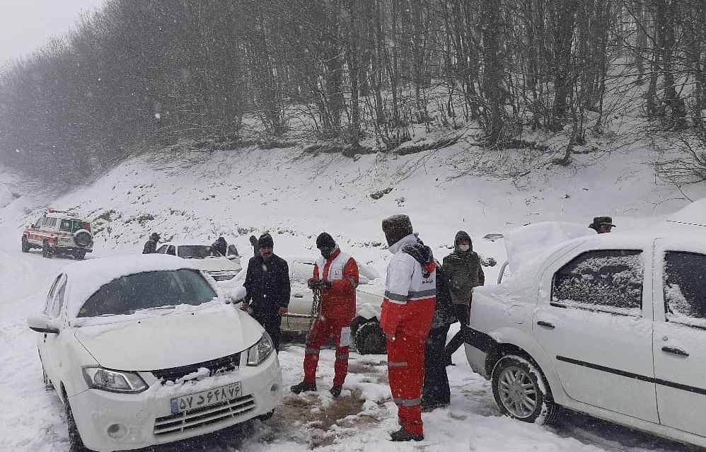 امدادرسانی به خودروهای گرفتار برف در راه های البرز به ۱۵۰ دستگاه رسید