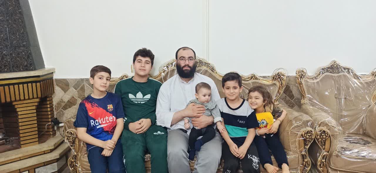 پدر البرزی از شیرینی‌های داشتن ۵ فرزند در خانواده می‌گوید