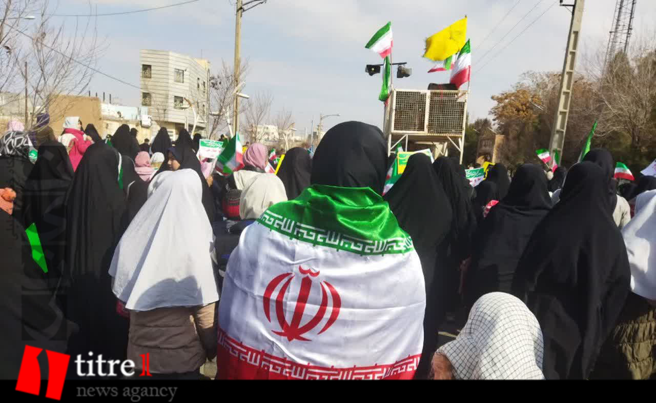 جلوه شور و شعور انقلابی مردم اشتهارد در راهپیمایی ۲۲ بهمن