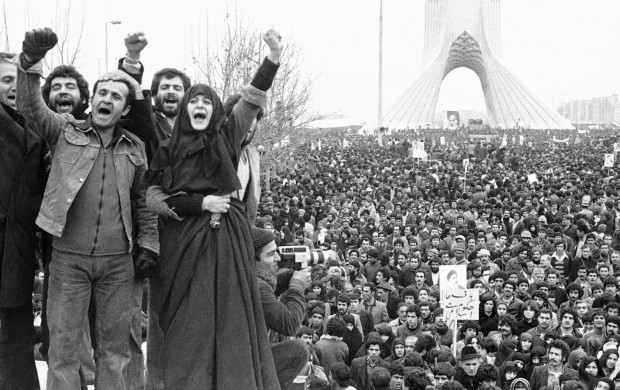 انقلاب اسلامی‌ توازن قدرت را به چالش کشاند