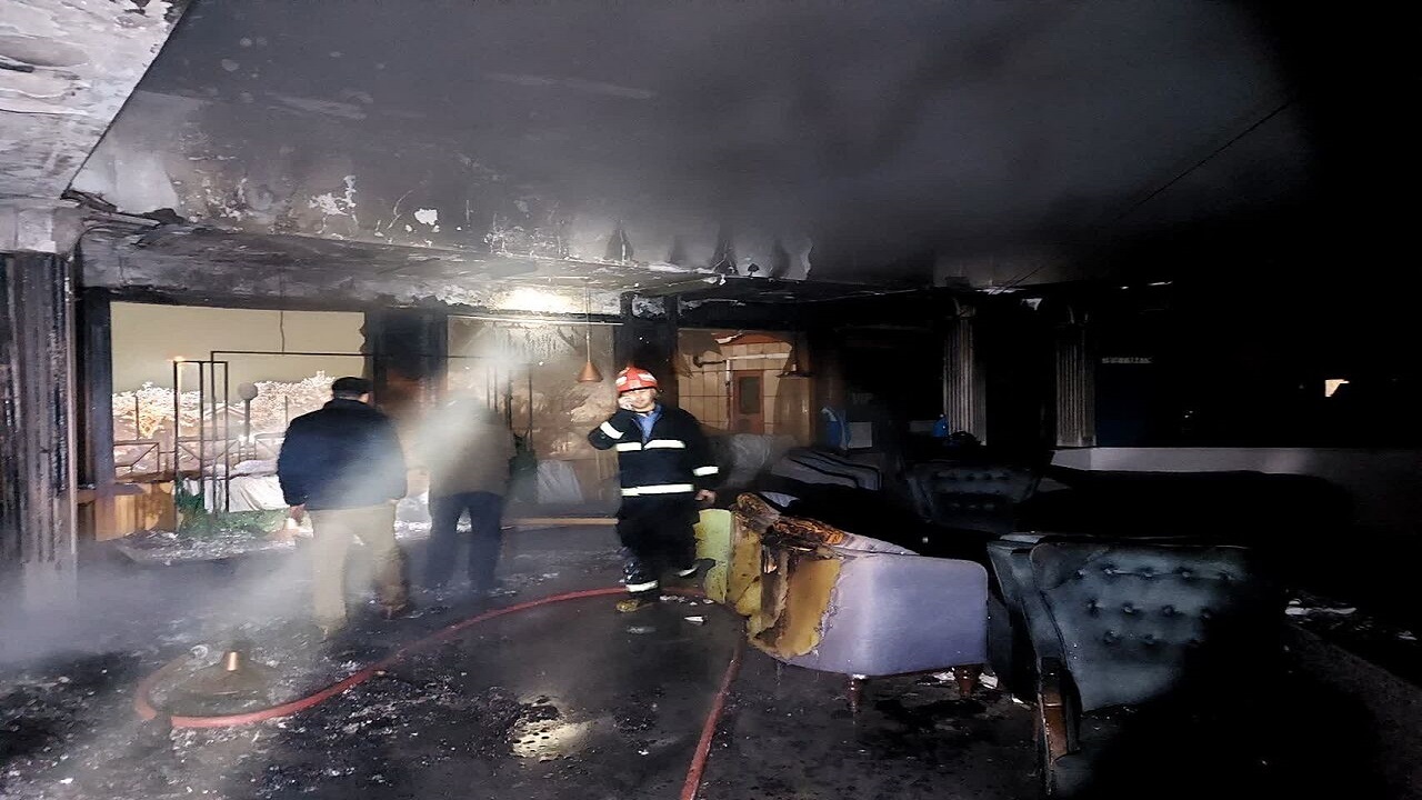 آتش سوزی یک انبار مواد اولیه در شهرک صنعتی کوثر اشتهارد