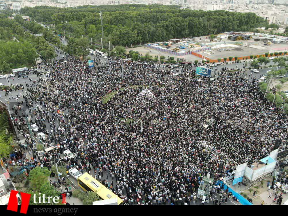 اجتماع بزرگ «سلام فرمانده» در میدان جمهوری کرج برگزار شد/ ایران کوچک یک صدا به پاخاست