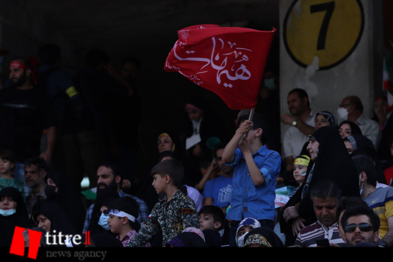 اجتماع ۱۰۰ هزار نفری «سلام فرمانده» در ورزشگاه آزادی/ دهه نودی‌ ها به میدان آمدند