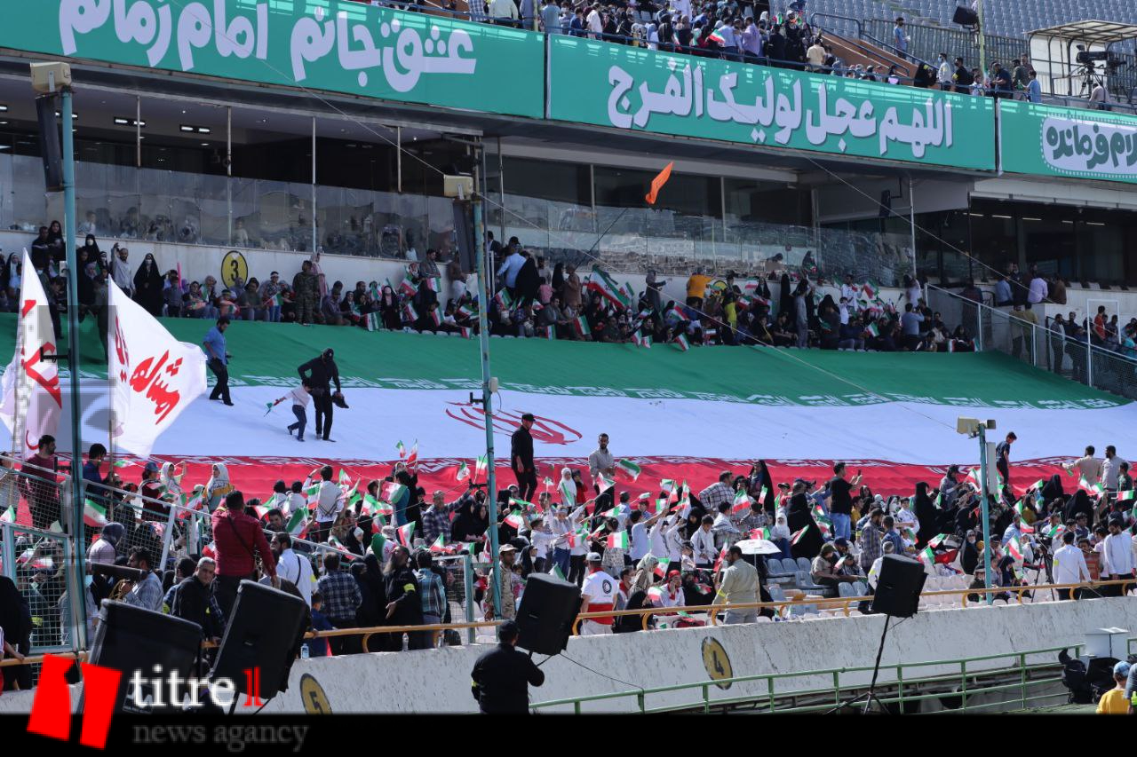 اجتماع ۱۰۰ هزار نفری «سلام فرمانده» در ورزشگاه آزادی/ دهه نودی‌ ها به میدان آمدند