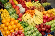 فروش میوه ۵۰ درصد کاهش یافت/ بار روی دست کشاورزان ماند