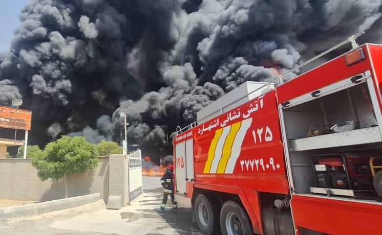 آتش سوزی در منطقه چرمسازی بوئین زهرا اطفا شد