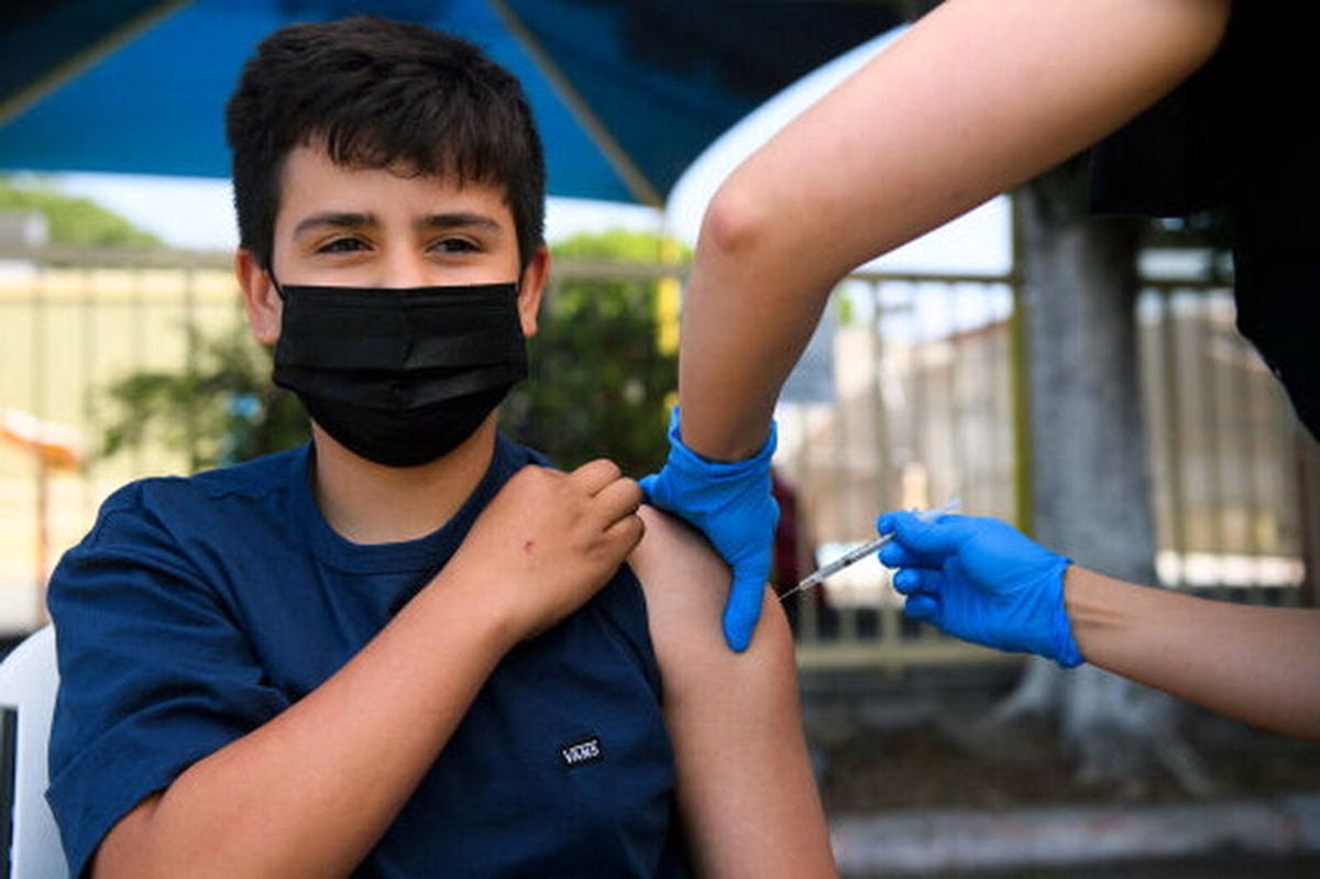 واکسیناسیون اختیاری دانش آموزان/ جبران کمبود نیروی‌ با بازنشسته‌ ها