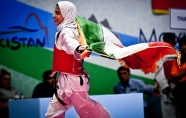 مادر البرزی موفق به کسب مدال قهرمانی در رشته تکواندو شد