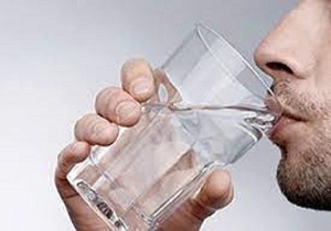فواید نوشیدن هشت لیوان آب در روز/ از کاهش وزن تا شفافیت پوست