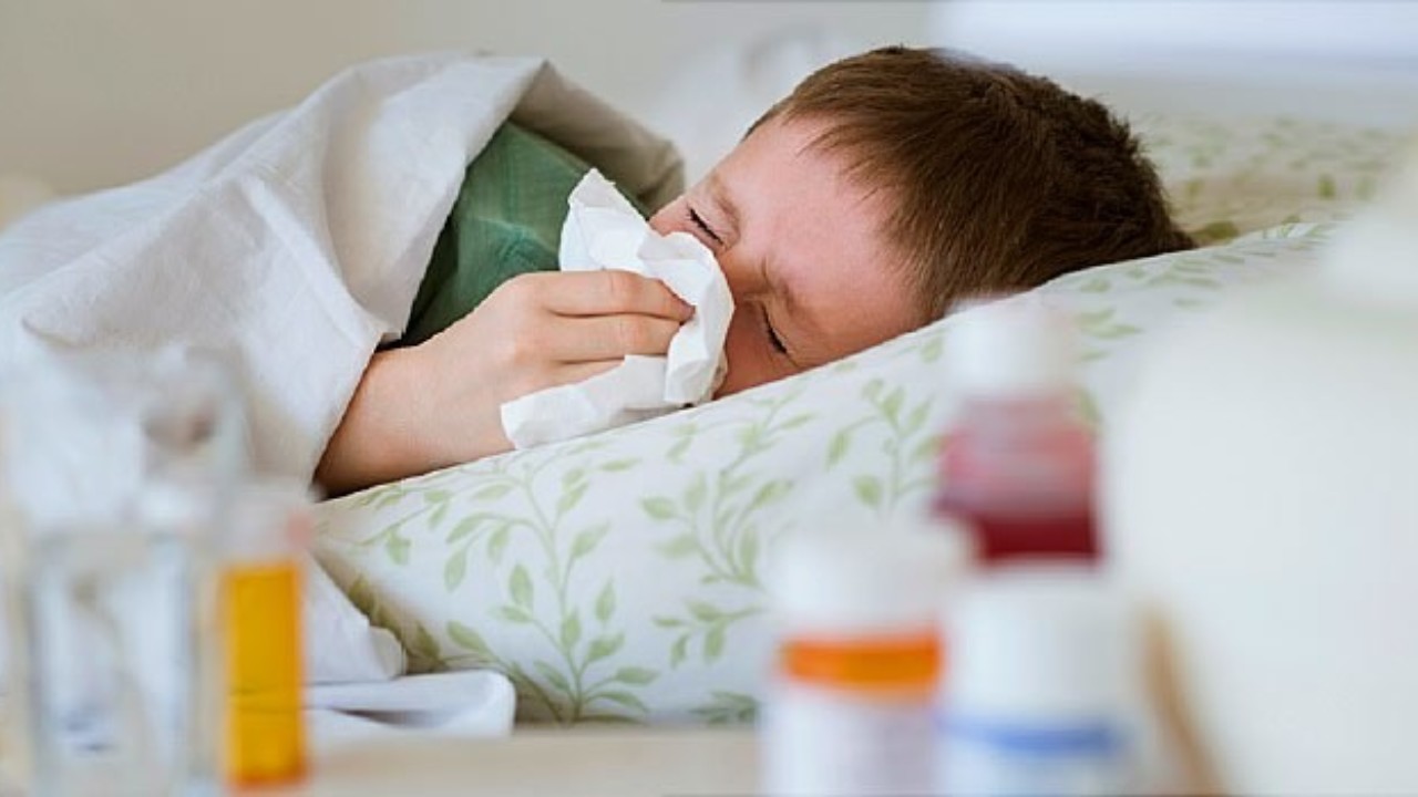 رعایت بهداشت فردی، استراحت و تامین آب؛ ۳ راه درمان آنفلوآنزا است/ مبتلایان به جز بیماران زمینه ای نیاز به درمان دارویی ندارند