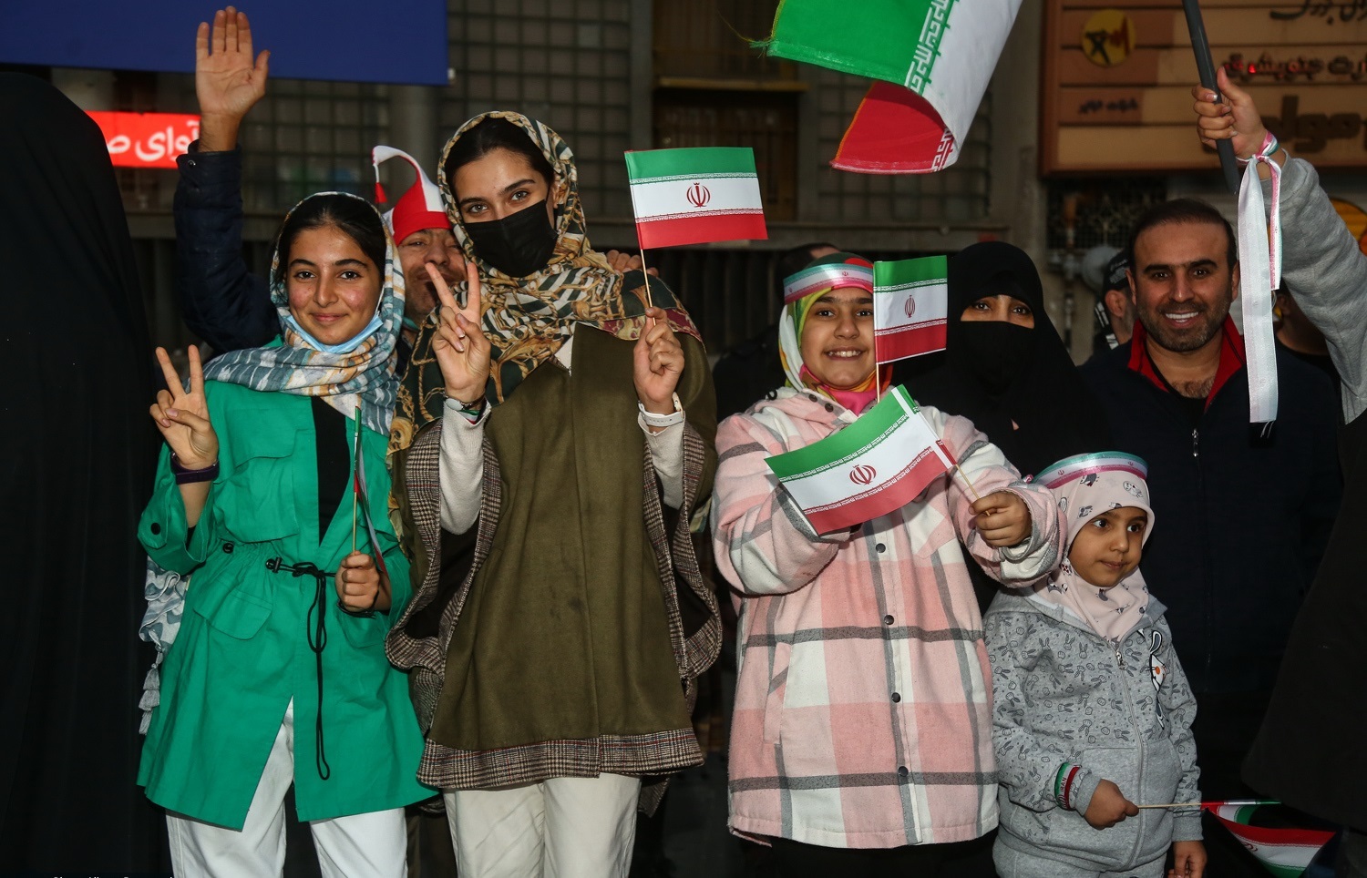 جشن خیابانی مردم فردیس پس از پیروزی تیم ملی مقابل ولز + فیلم//تکمیل نشده//