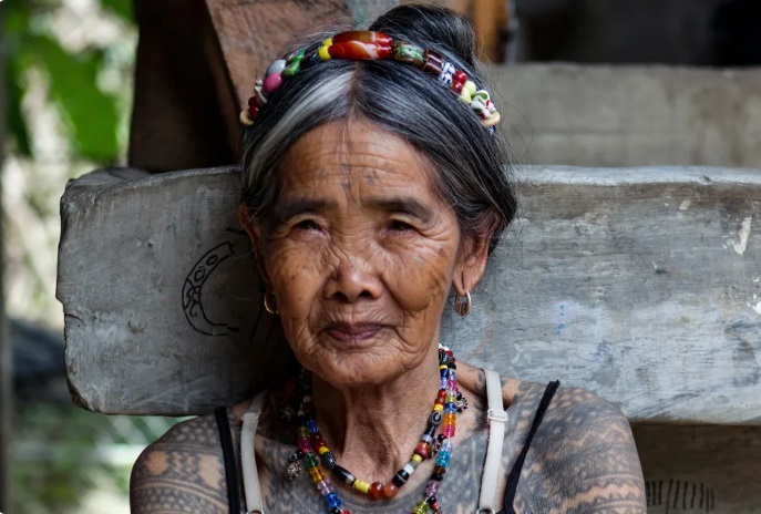 زن فیلیپینی در سن ۱۰۶ سالگی مدل شد