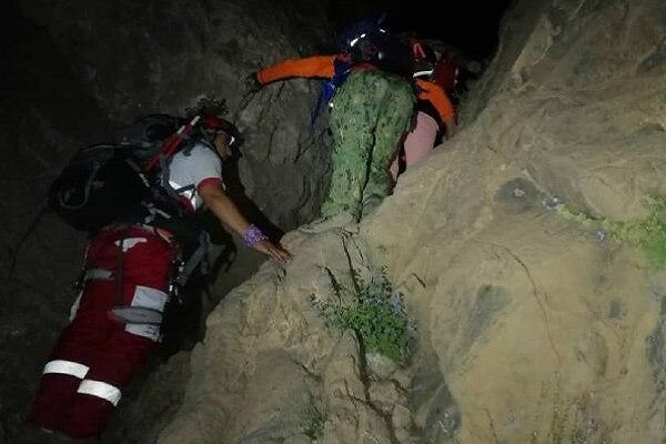 کوهنورد مصدوم در ارتفاعات کرج-چالوس نجات پیدا کرد