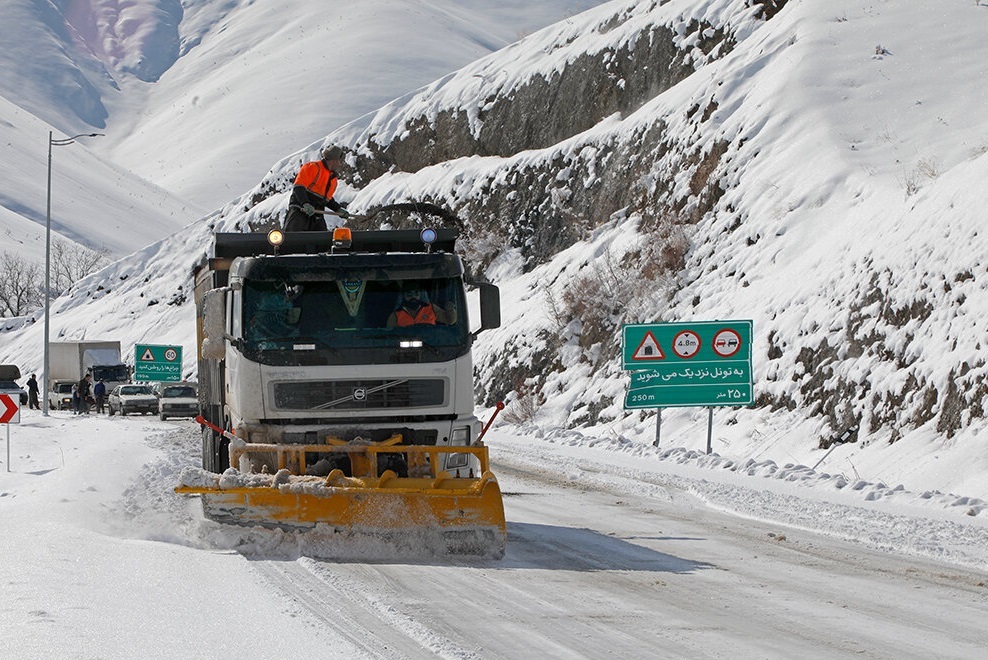 راه ٣١ روستای البرز پس از بارش برف بازگشائی شد