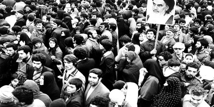 دست‌های رسانه ملی برای واقعه قیام ۱۵ خرداد خالی است