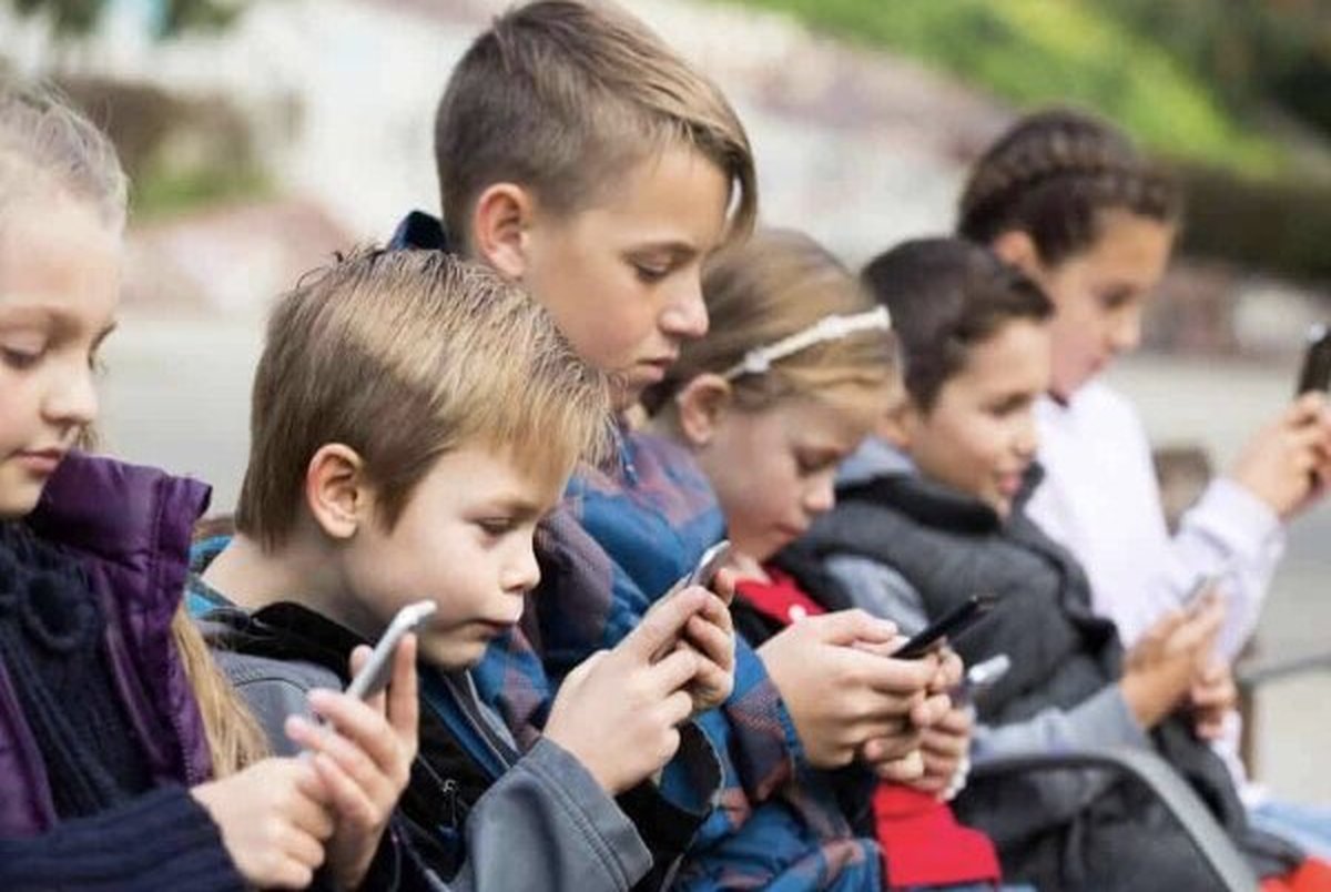 ۴۰ درصد نوجوانان، زیستِ دائمی در فضای مجازی دارند