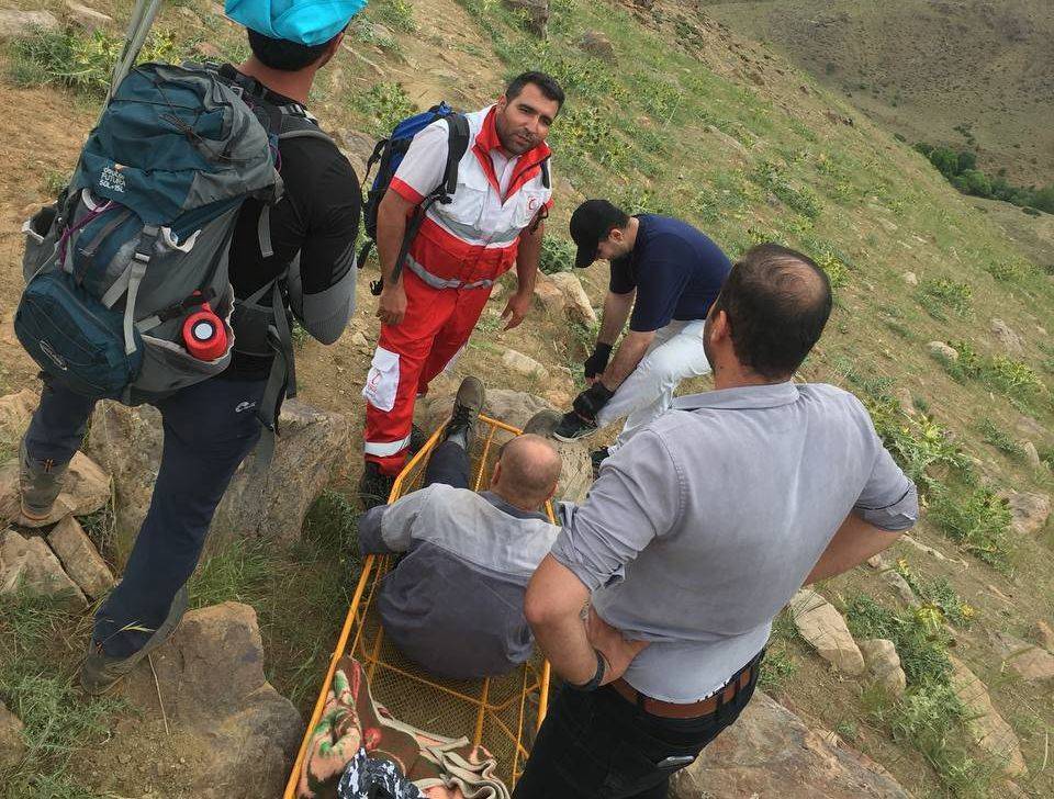 امدادرسانی به مصدوم ۴۷ ساله در ارتفاعات آسمان کوه ساوجبلاغ