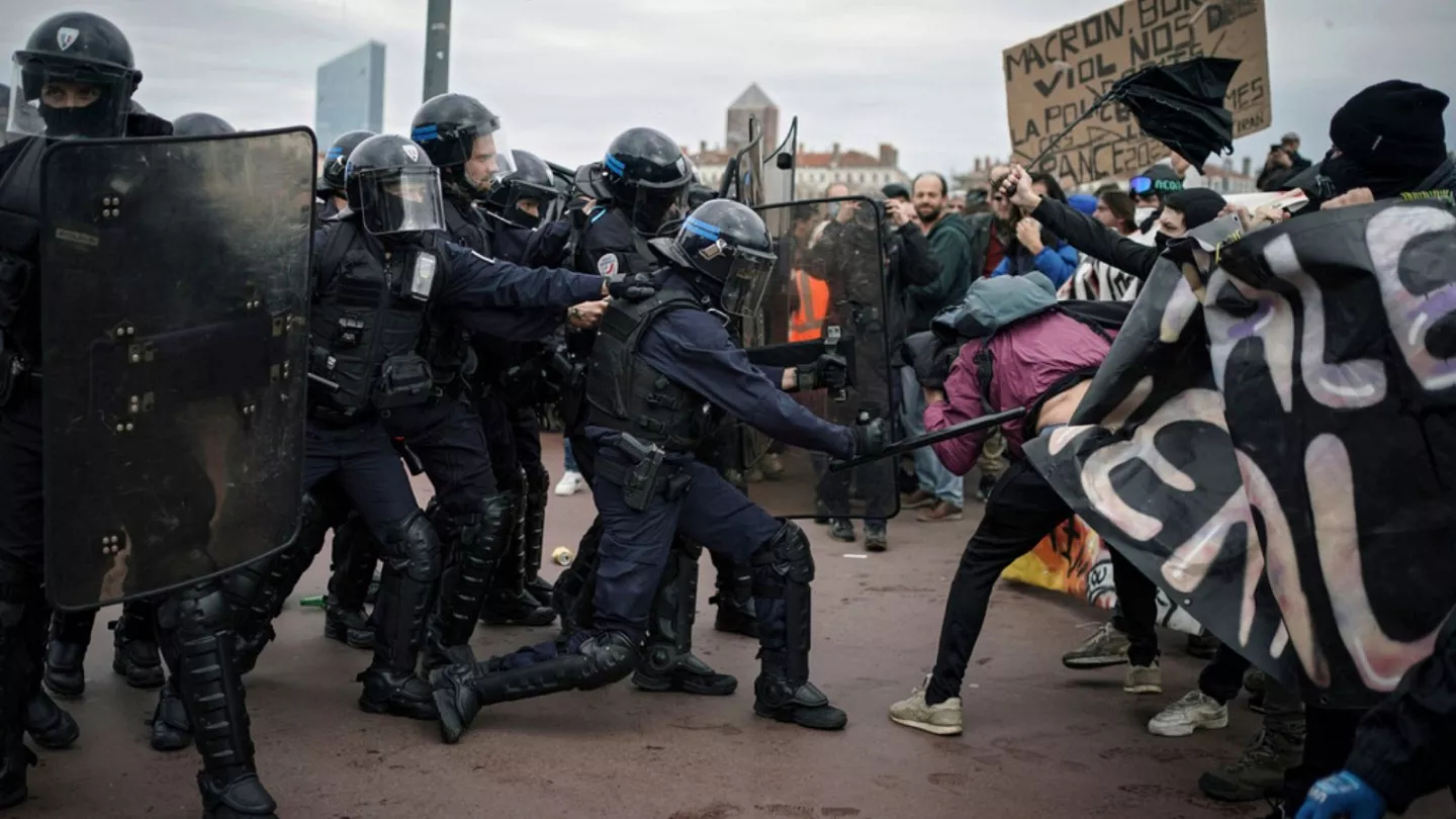 برگزاری راهپیمایی مسالمت‌آمیز علیه خشونت پلیس در فرانسه