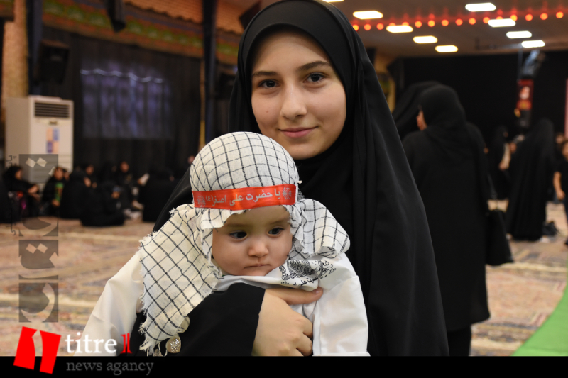 همایش شیرخوارگان حسینی در کرج/ هم‌نوایی مادران با علی اصغر(ع)