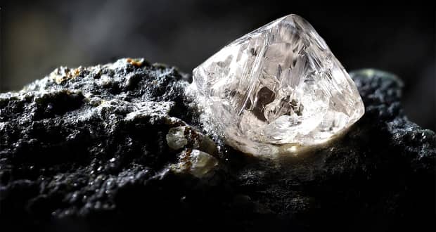 الماس‌ها چگونه به سطح زمین می‌آیند؟