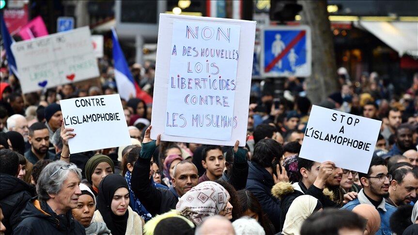 فرانسه تاب تحمل حجاب را ندارد