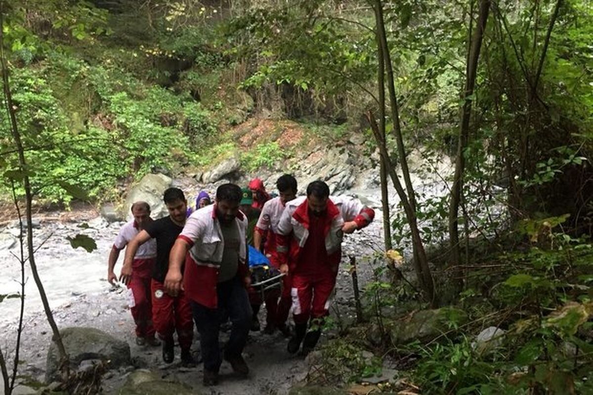 سقوط خانم ۳۱ ساله از آبشار «هفت چشمه» در جاده چالوس
