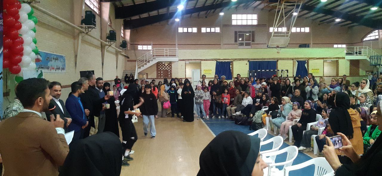 رقابت ۲۵۲ دخترِ شناگر در جشنواره شنای مهر