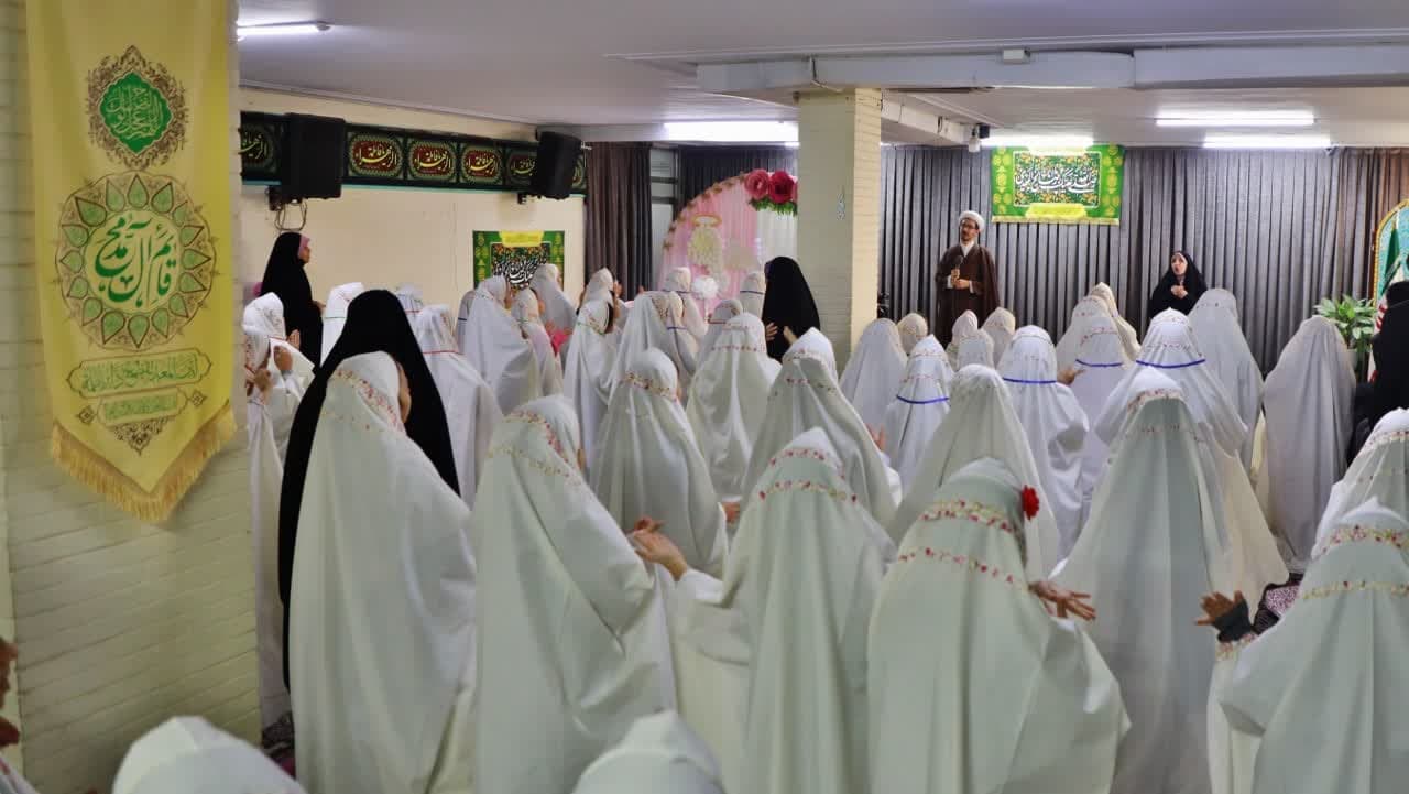 برگزاری جشن تکلیف دختران تحت پوشش کمیته امداد امام در البرز