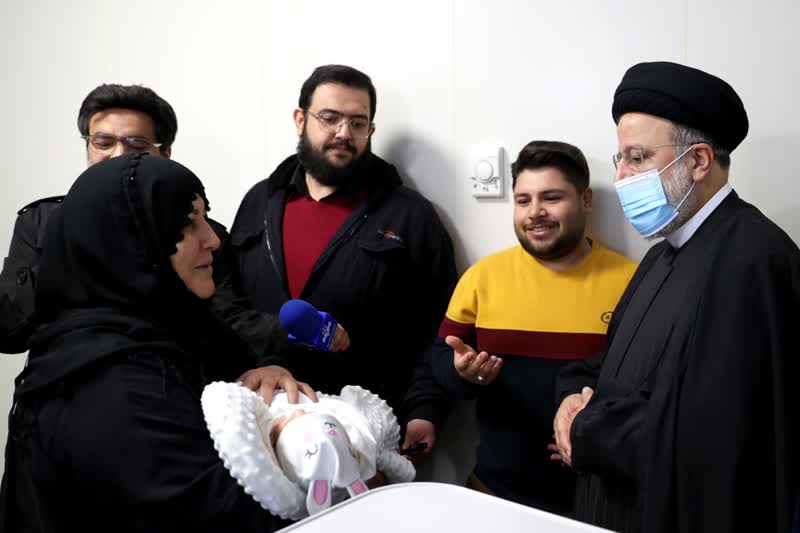 از افتتاح بیمارستان فردیس پس از ١٢‌سال تا اذان خواندن در گوش یک نوزاد