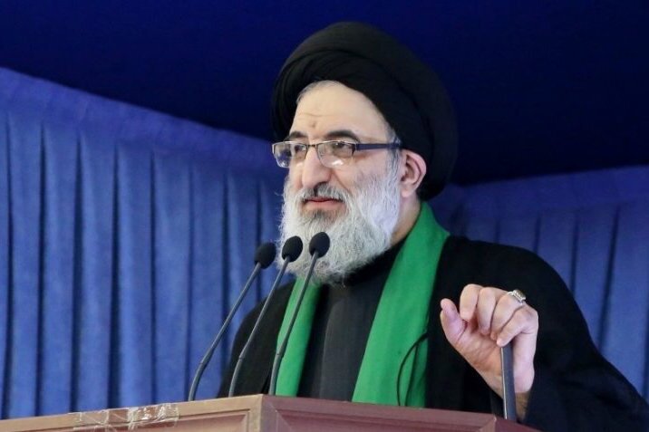 وزیر امور خارجه درباره سفیر ایران در باکو اقدام عاجل داشته باشد