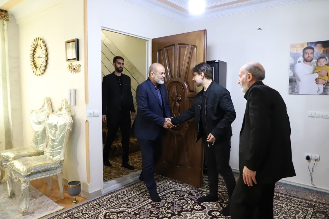 دیدار وزیر کشور با خانواده شهید واحدی در کرج