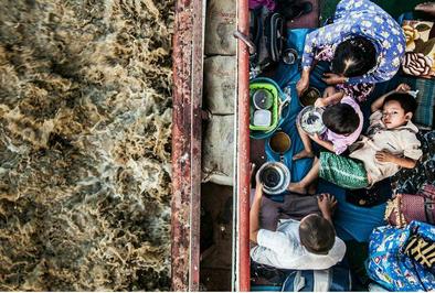 نام عکس: lunch on the boat
عکاس:برتا
محل:میانمار