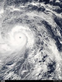 تصویر طوفان هاییان، یک روز پیش از ورود به فیلیپین از منظر ماهواره آکوای ناسا
