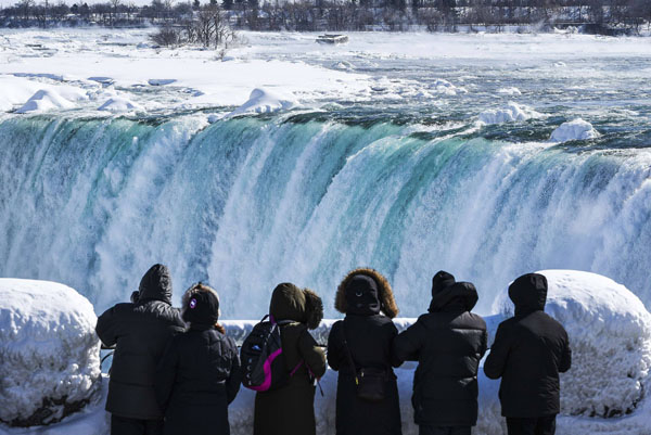 یخ بستن  آبشار نیاگارا بر اثر سرمای کم‌سابقه + عکس