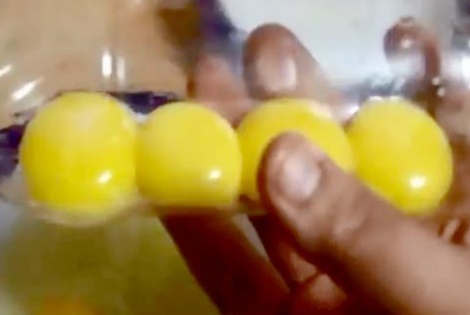 فیلم/ یک روش خلاقانه برای جدا کردن زرده تخم مرغ
