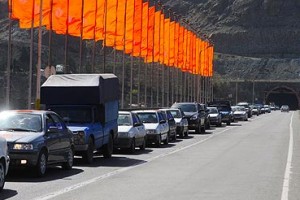 ترافیک در ابتدای ورودی جاده چالوس و باند شمالی آزاد راه کرج قزوین