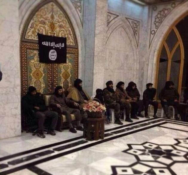 اولین عکس ابوبکرالبغدادی در کاخ خلافت!!