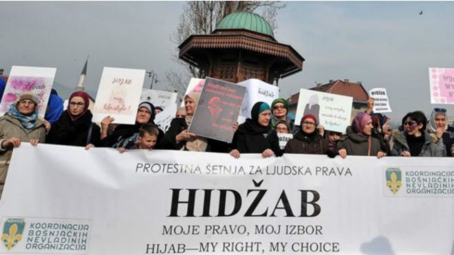 اعتراض دوهزار زن محجبه در بوسنی هرزگوین مبنی بر ممنوعیت حجاب