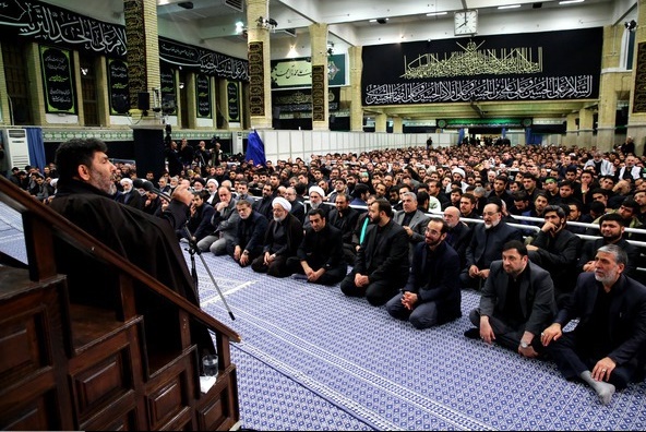 /دومین شب عزاداری ایام محرم ۱۴۳۸ در حسینیه امام خمینی با حضور رهبری/فیلم