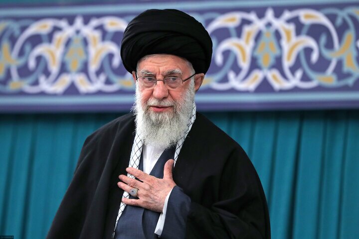 تشییع باشکوه شهدا نشان داد ملت ایران زنده است