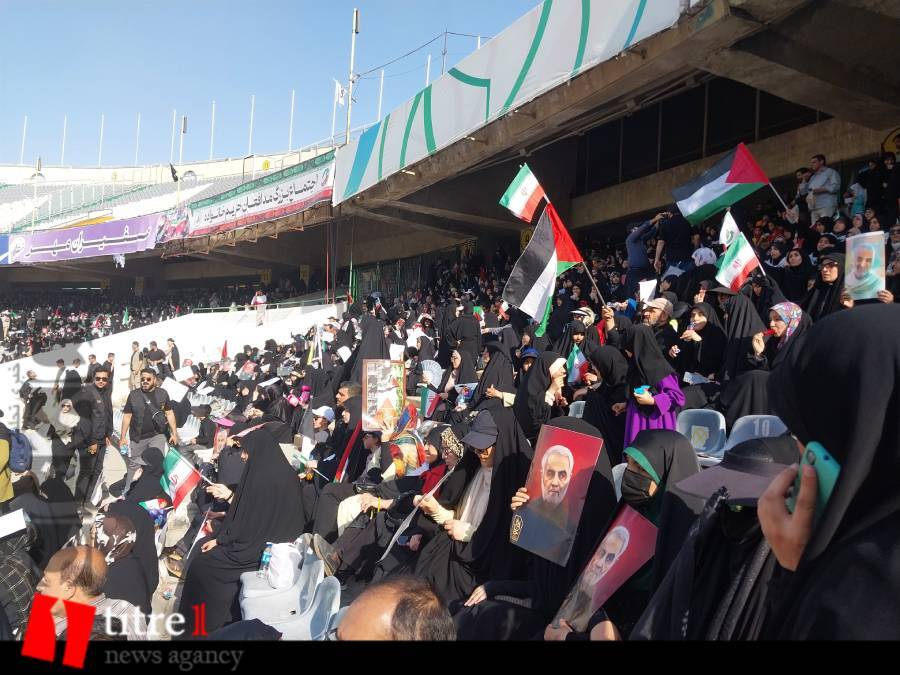 اجتماع بزرگ دختران انقلاب در ورزشگاه آزادی