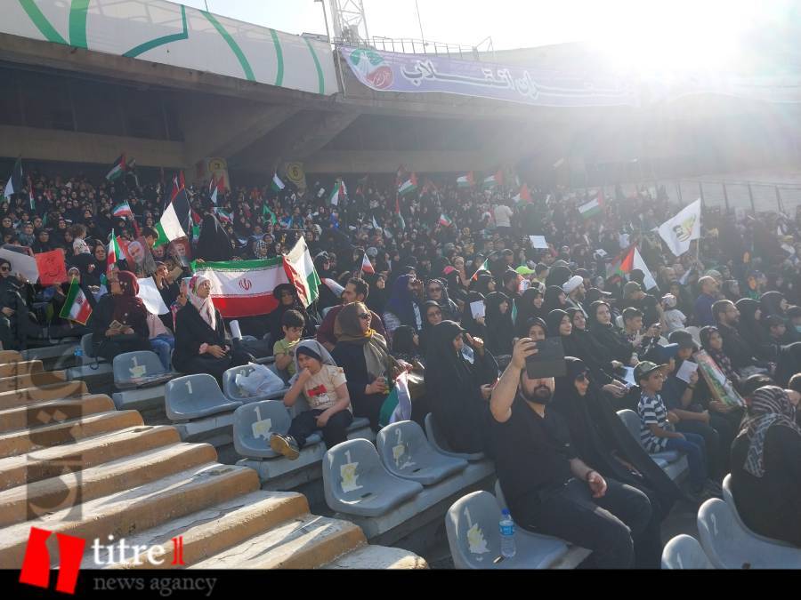 اجتماع بزرگ دختران انقلاب در ورزشگاه آزادی