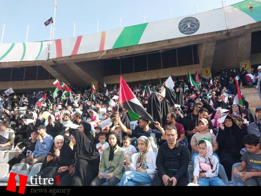 اجتماع بزرگ دختران انقلاب در ورزشگاه آزادی