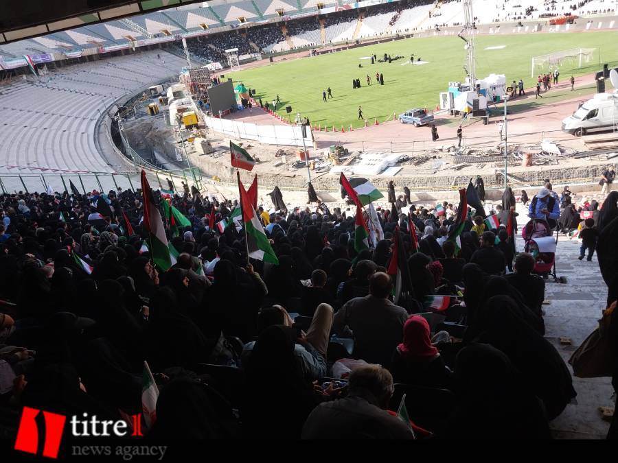 اجتماع بزرگ دختران انقلاب در ورزشگاه آزادی