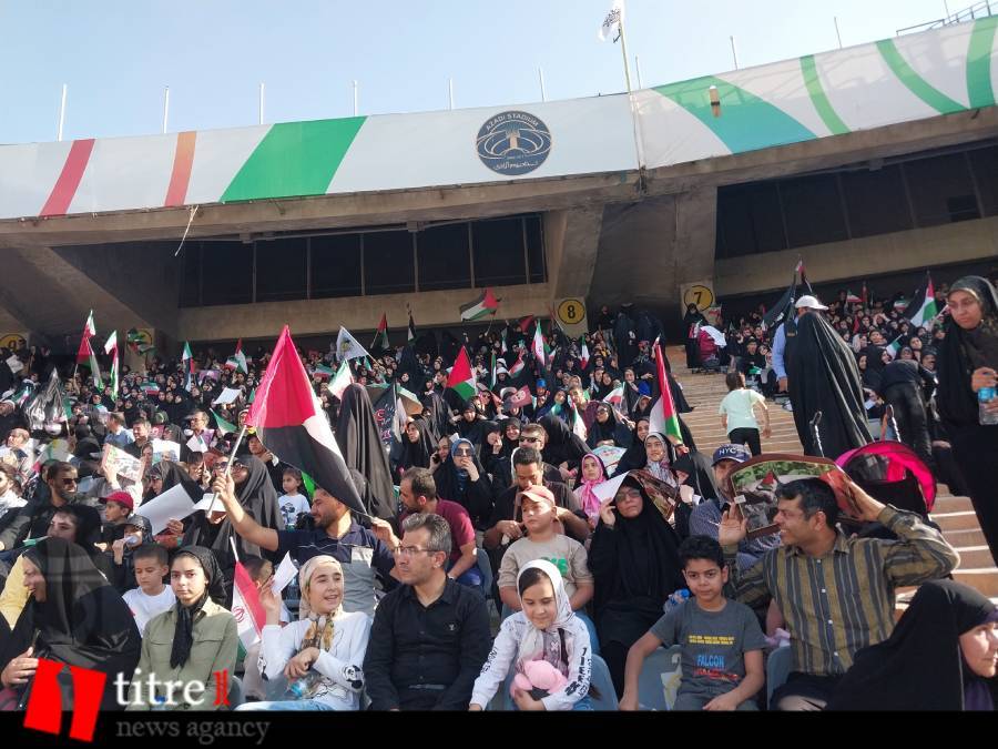 اجتماع بزرگ دختران انقلاب در ورزشگاه آزادی