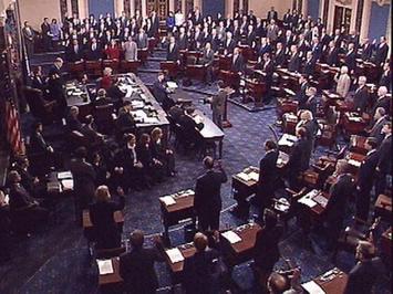 رئیس دادگاه عدالت عالی آمریکا در میان 100 نفر اعضای سنا در تاریخی ترین دادگاه عصر قسم میخورد - 7 ژانویه 1999